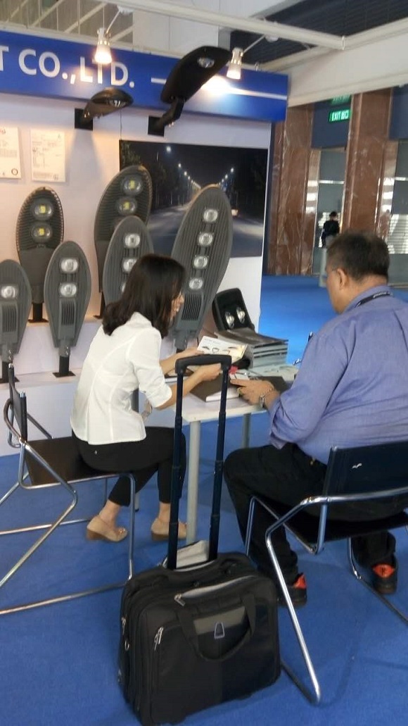 客戶對漢鼎綠能led燈具，購買意愿較高，希望展會結束后到工廠參觀